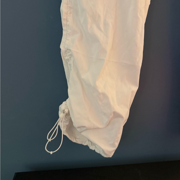 Lululemon Dance Studio Relaxed-Fit Mid-Rise Cargo Pant in White - Picture 4 of 5